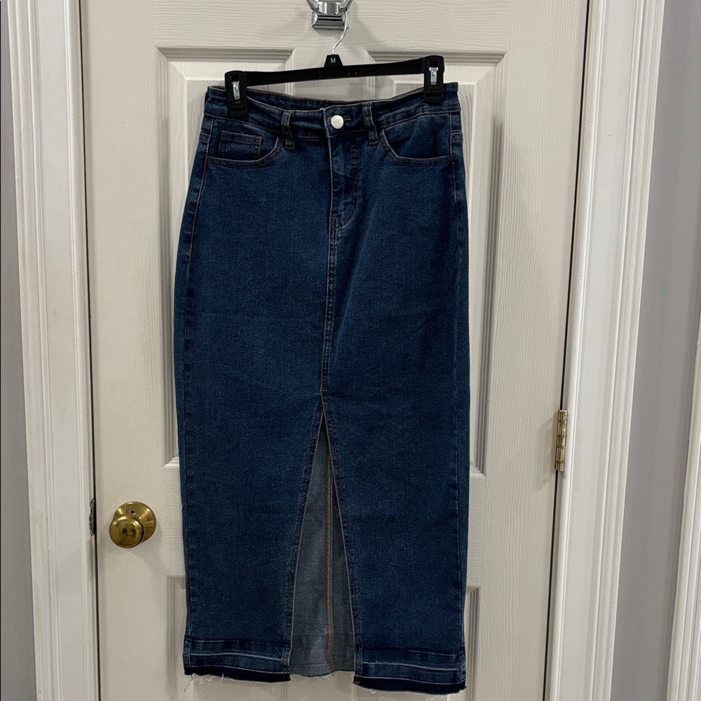 Classic Dark Blue Straight-Leg Women’s Jeans